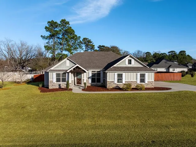 27 Creekside Dr, Tifton, GA 31793