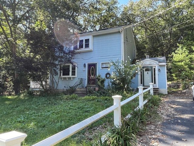 15 Forest St, Medfield, MA 02052
