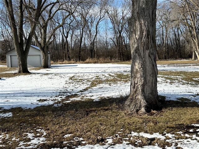 69 Jarvis Pl, East Saint Louis, IL 62207