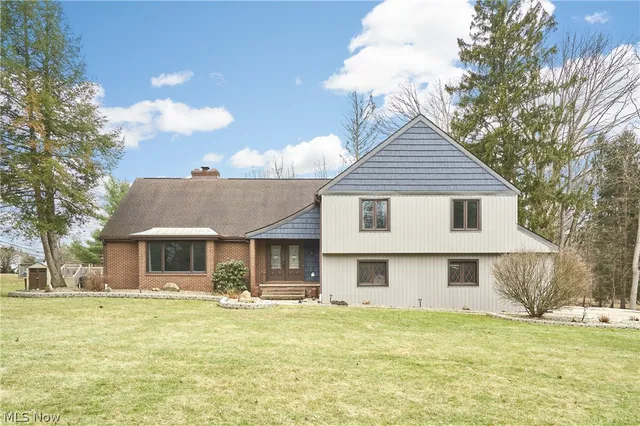 4110 Big Spruce Dr, Akron, OH 44333