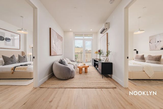 27-16 21st St #8A, Astoria, NY 11102