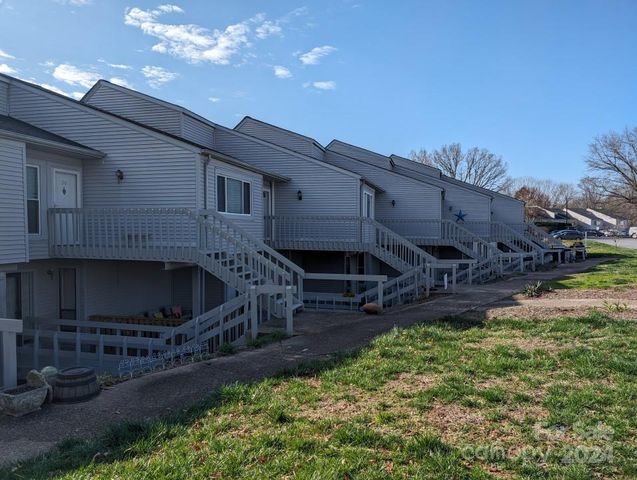 1050 21st Ave NW #45, Hickory, NC 28601