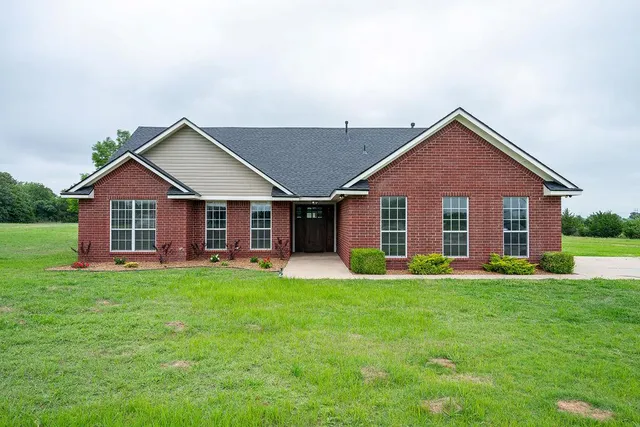 22 Redbud Ln, Shawnee, OK 74801