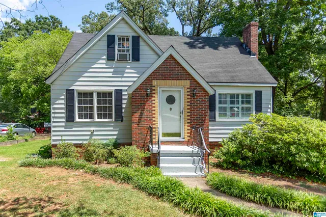 2028 High School Rd, Hueytown, AL 35023