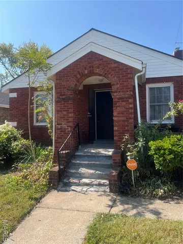 7176 Hunter Ave, Saint Louis, MO 63121