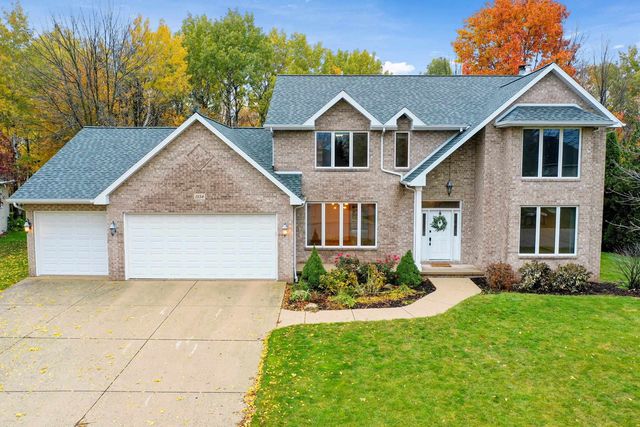 1554 Waterford Ct, Green Bay, WI 54313