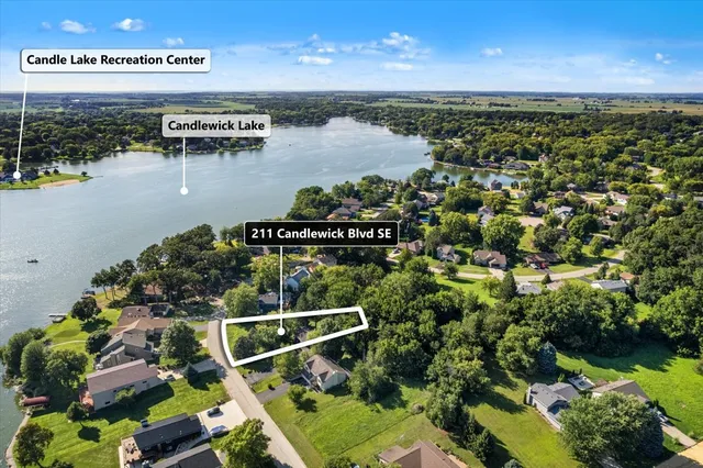 211 Candlewick Dr SE, Poplar Grove, IL 61065