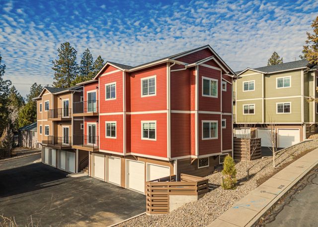 2070 NW Monterey Pines Dr #2, Bend, OR 97703