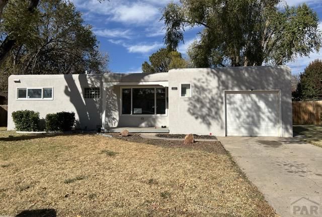 1821 Lark Bunting Ln, Pueblo, CO 81001