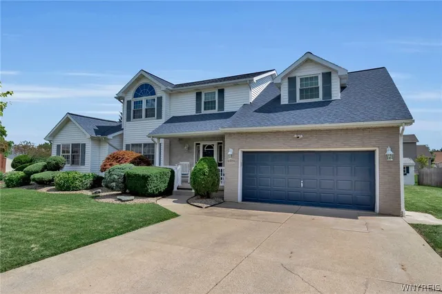 6989 Samantha Ct, Niagara Falls, NY 14304