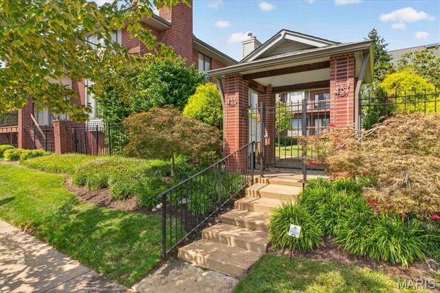 437 Clara Ave #18, Saint Louis, MO 63112
