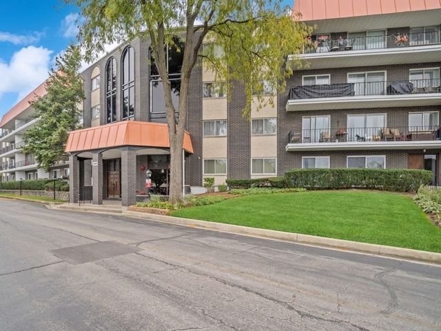 4949 Golf Rd #304, Skokie, IL 60077