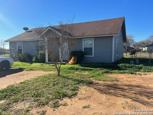 243 County Road 1112, Pearsall, TX 78061