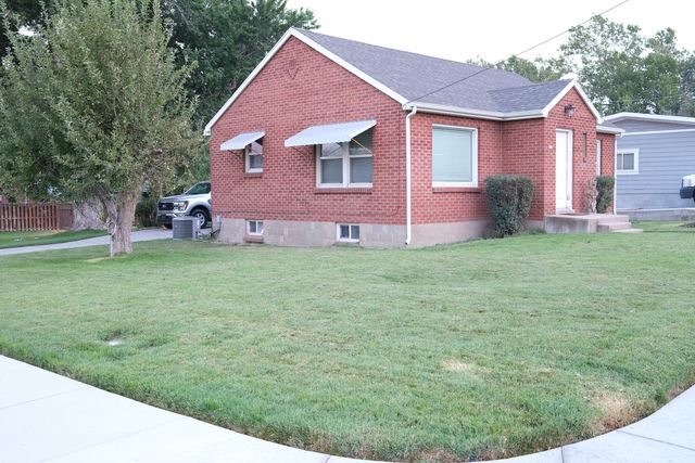 586 S  400 E, Centerville, UT 84014