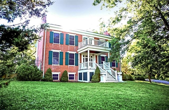 813 S  4th St, Clarksville, MO 63336