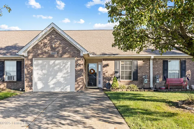12425 Springmeadow Dr, Louisville, KY 40229