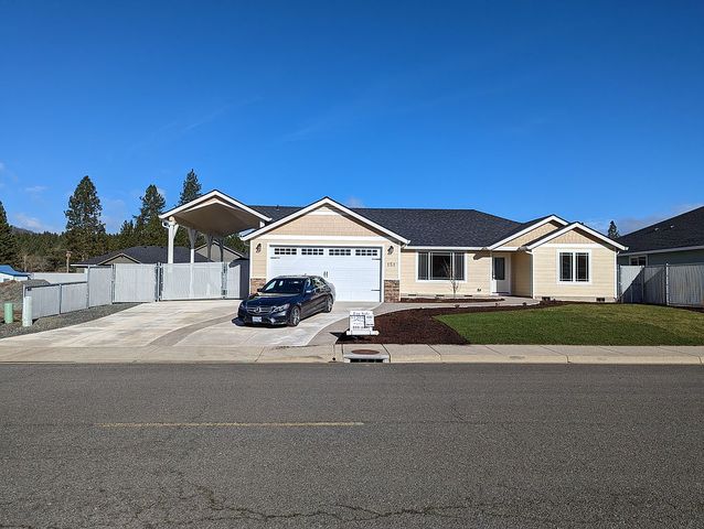 151 Cabernet Cir, Cave Junction, OR 97523