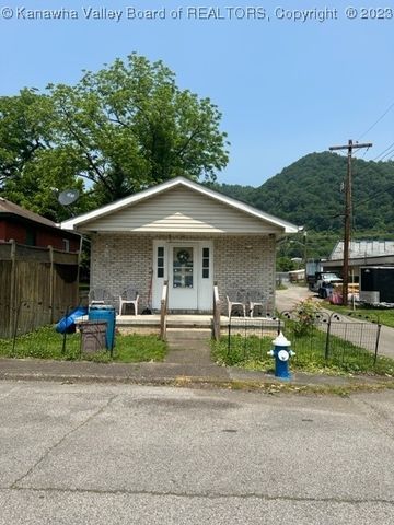 53 Rosa St, Smithers, WV 25186