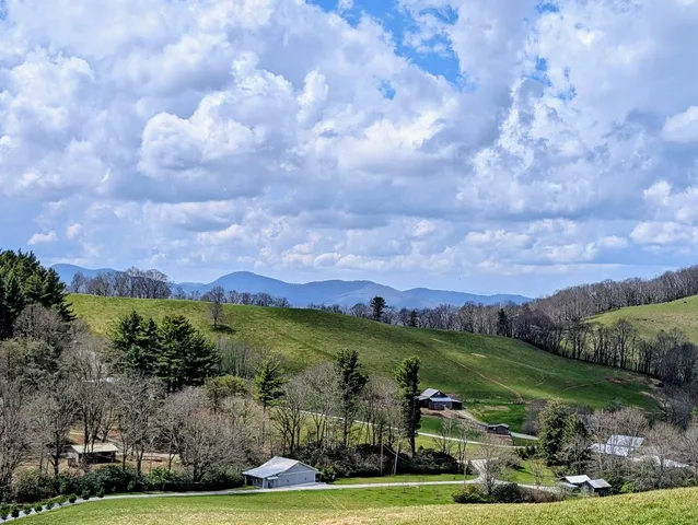 657 Fowler Road, Glenville, NC 28736
