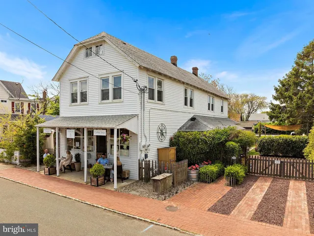 210 N  Beach Ave, Beach Haven, NJ 08008