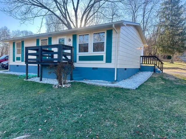 905 E  Cypress St, Covington, VA 24426