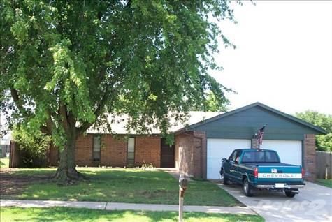 1108 SE 8th St, Moore, OK 73160