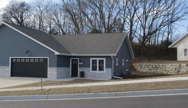 1007 Rusalka Circle, Reedsburg, WI 53959