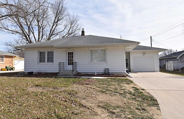 606 8th Ave NW, Independence, IA 50644
