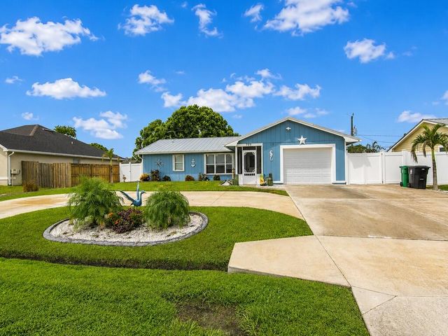 261 SE Wallace Terrace, Port Saint Lucie, FL 34983
