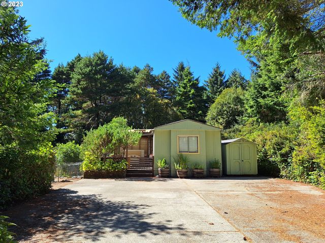 4842 Seapine Dr, Florence, OR 97439