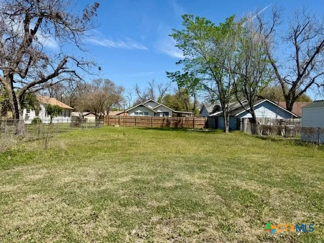 E  9th St, Cameron, TX 76520