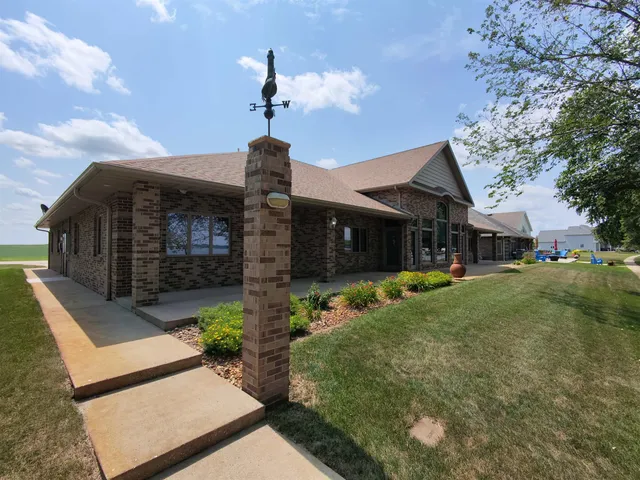 910 E  Shore Dr, Lake View, IA 51450