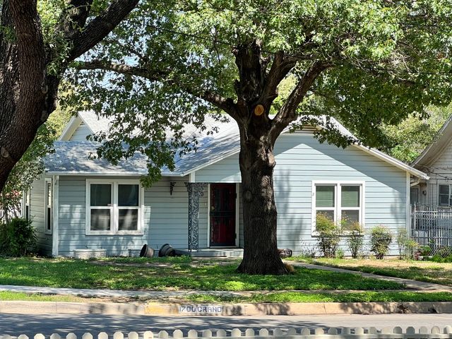1720 Grand Ave, Fort Worth, TX 76164