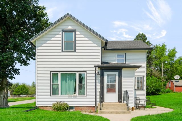 323 1st St, Kellogg, IA 50135