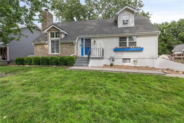 520 SW Windmill Ln, Lees Summit, MO 64082