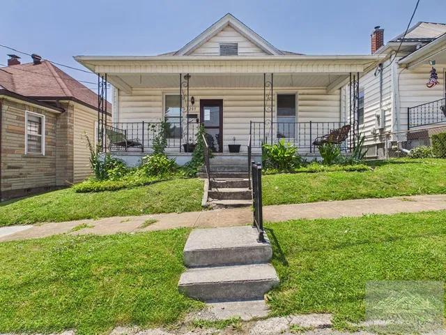 205 N  3rd St, Princeton, WV 24740