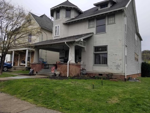 655/655 1/2 Mulberry Ave, Clarksburg, WV 26301