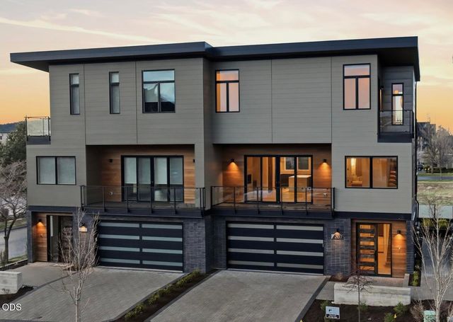 210 SW Log Ct, Bend, OR 97702