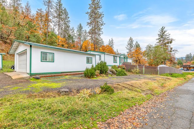 100 Firehouse Ln, Shady cove, OR 97539