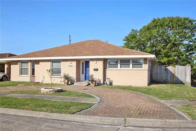 200 Cherrywood Dr, Gretna, LA 70056