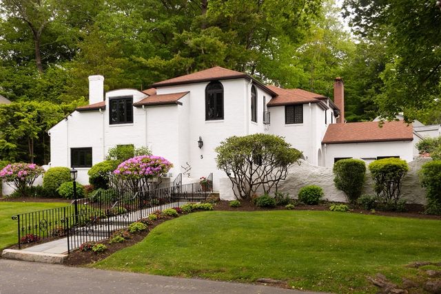 5 Southwick Rd, Newton, MA 02468
