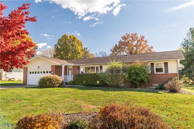 1990 Tricaso Dr, Canton, OH 44720