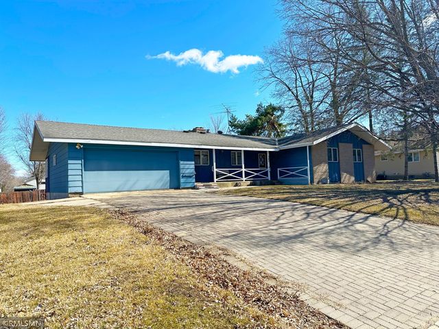 342 Spruce Dr E, Annandale, MN 55302