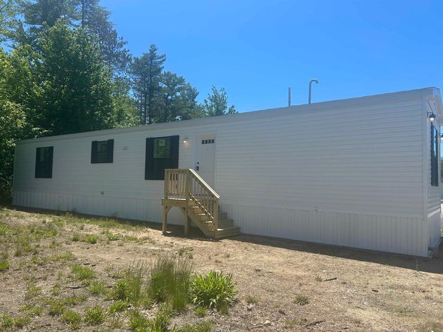 39 Pineland Park Road, Milton, NH 03851