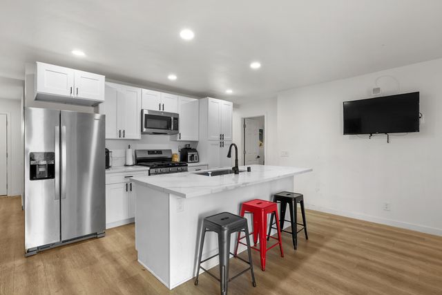 6124 Pembroke Dr, San Diego, CA 92115