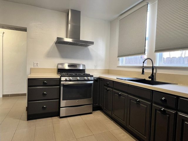 4222 Carrington St   #2, Oakland, CA 94601