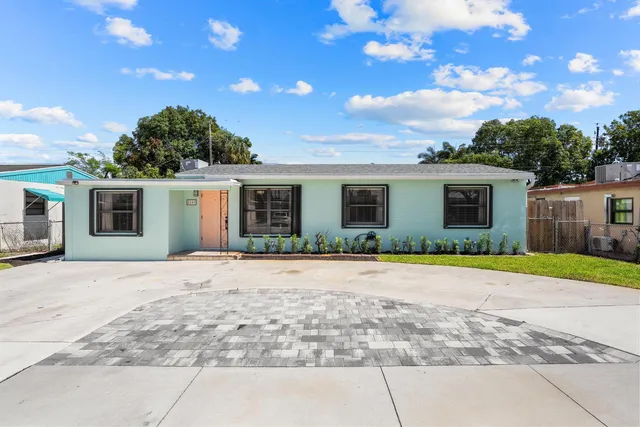 2105 Wellington Road, West Palm Beach, FL 33409