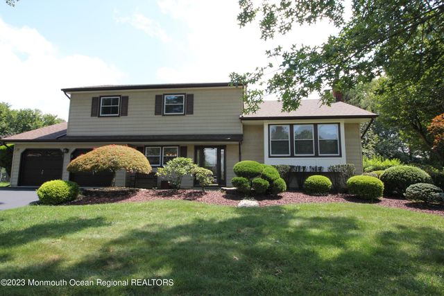 17 Halifax Drive, Morganville, NJ 07751