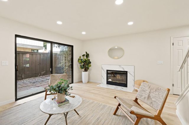 6856 Calvine Rd, Sacramento, CA 95823