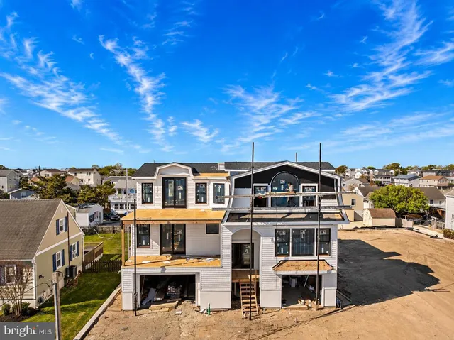280 W  15th St, Ship Bottom, NJ 08008